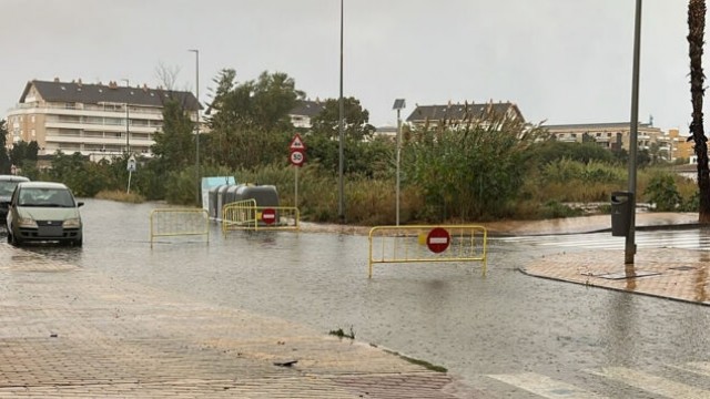 Aemet eleva la alerta a naranja: la lluvia deja más de 170 litros en la Marina Alta y en La Safor