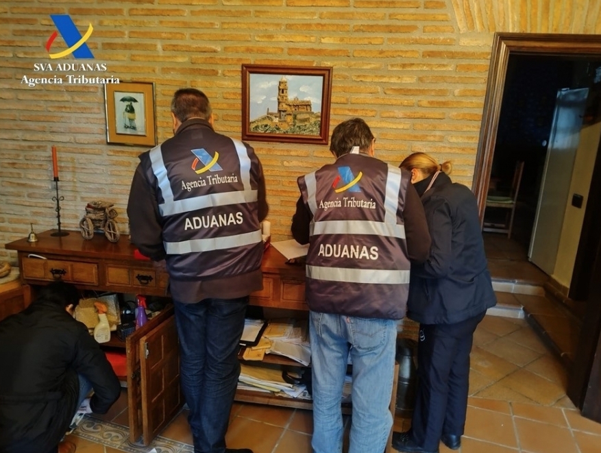 La Agencia Tributaria desmantela una 'macrotrama' de fraude de más de 300 millones en el IVA de hidrocarburos