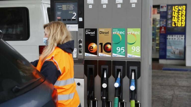 El precio de la gasolina se abarata un 1,3% y toca su mínimo anual en plenas vacaciones de Navidad