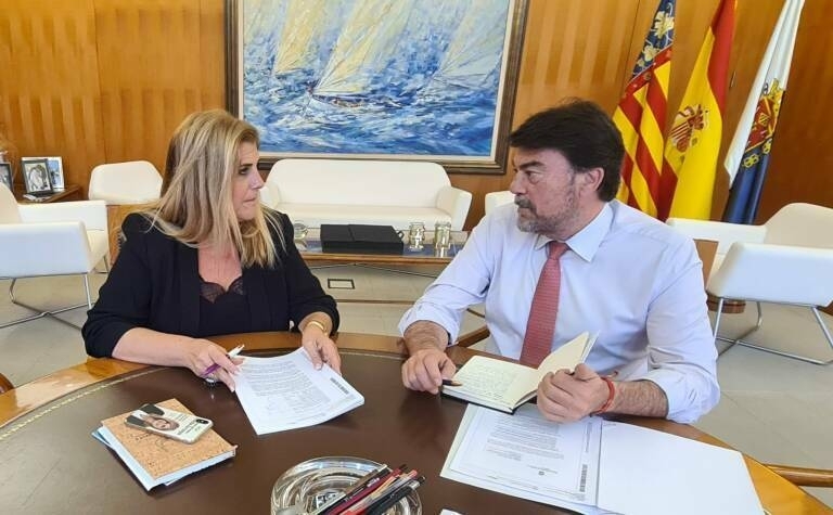 Barcala confía en el apoyo de Vox a las cuentas sin pacto por escrito tras asumir sus enmiendas