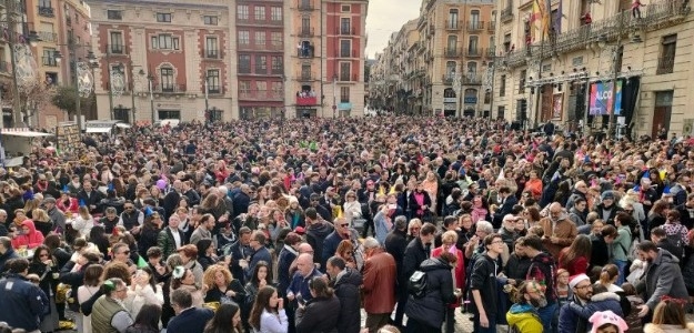 Aceitunas rellenas para despedir el año en Alcoy: fiesta matinal con precampanadas, magia y música