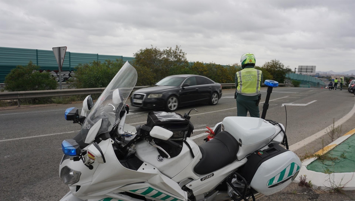 Tráfico moviliza 237 agentes en la Región de Murcia para vigilar 450.000 desplazamientos hasta Año Nuevo