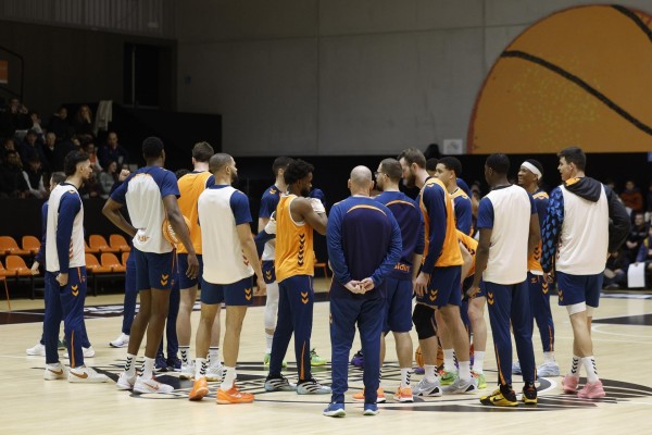 Valencia Basket celebra su tradicional entrenamiento navideño con más de 500 seguidores