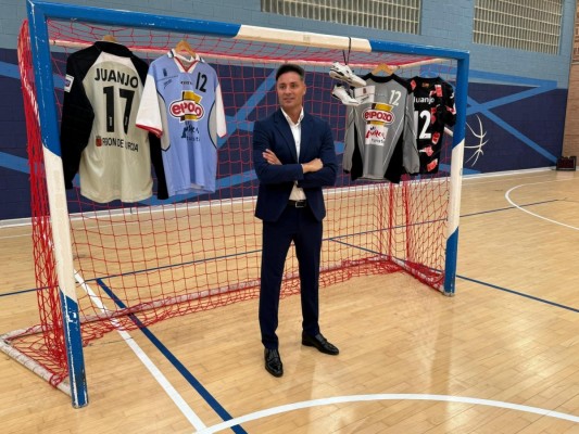 ElPozo rinde homenaje a la leyenda Juanjo y persigue conservar el liderato de Primera ante el Barça