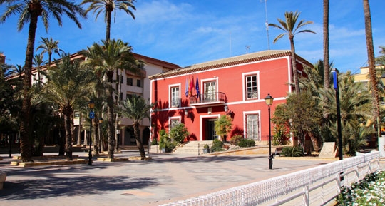 Alhama de Murcia da luz verde a la oferta de empleo público de 2025 con 18 plazas