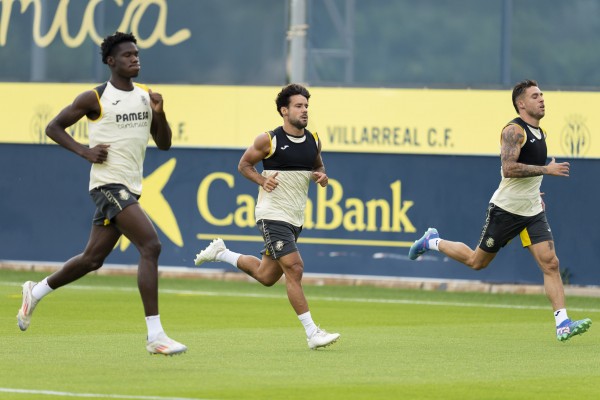 El Villarreal regresa al trabajo sin media plantilla
