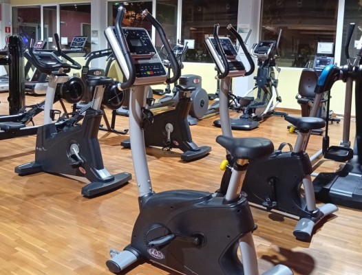 Burriana instala la nueva maquinaria de la sala fitness de la Piscina Municipal Daniel Vidal Fuster