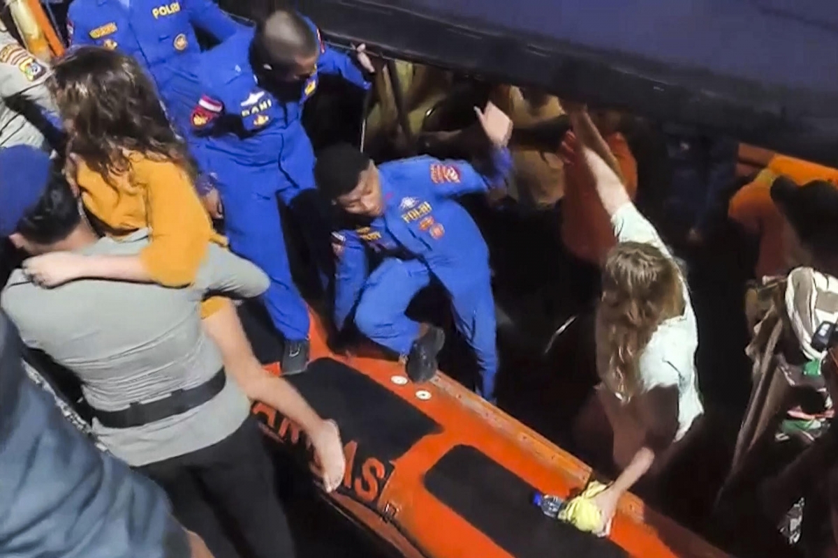 Desaparecidos cuatro miembros de una familia valenciana en un naufragio en Indonesia