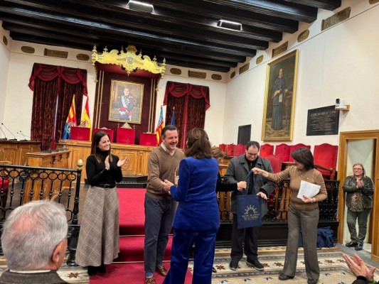 Elche rinde homenaje a 30 ilicitanos ausentes en el acto previo a las Fiestas de la Venida de la Virgen 2025