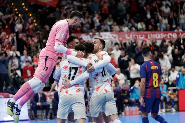ElPozo es el campeón de invierno tras igualar con el Barça un duelo de poder a poder en un Palacio lleno