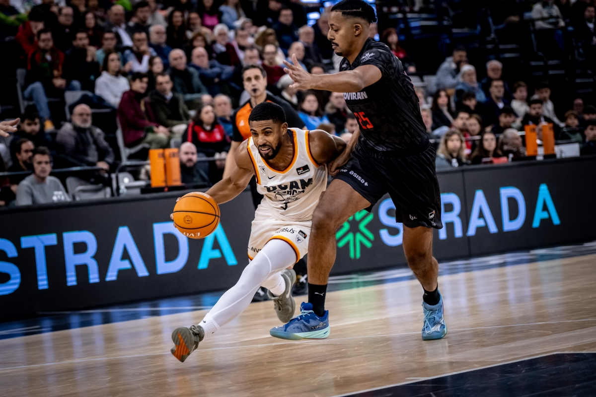 El UCAM CB reacciona a tiempo para ser líder provisional y casi sellar el billete copero