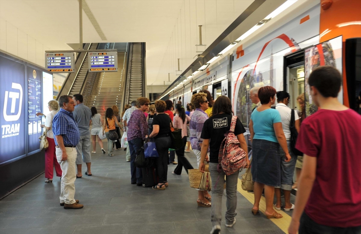 El 30% de los usuarios del TRAM se desplaza por trabajo y el 16%, por estudios