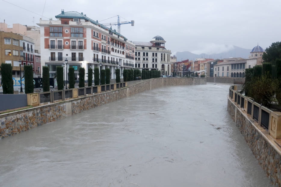 Emergencias emite un aviso especial de alerta hidrológica por aumento del caudal en el río Segura