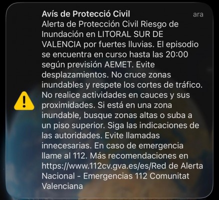 Sube a rojo el aviso por lluvias en el litoral sur de Valencia y la Generalitat emite dos Es Alert