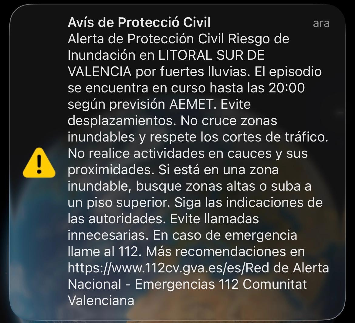 Sube a rojo el aviso por lluvias en el litoral sur de Valencia y la Generalitat emite un Es Alert