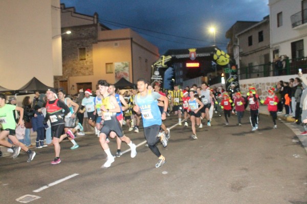 Monin i l'atleta local Soukaina El Khayami, vencedors d'una nova edició de la Sant Silvestre d'Almenara