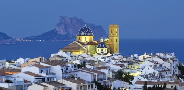 Altea endurece las condiciones para las viviendas turísticas en una nueva versión de la ordenanza