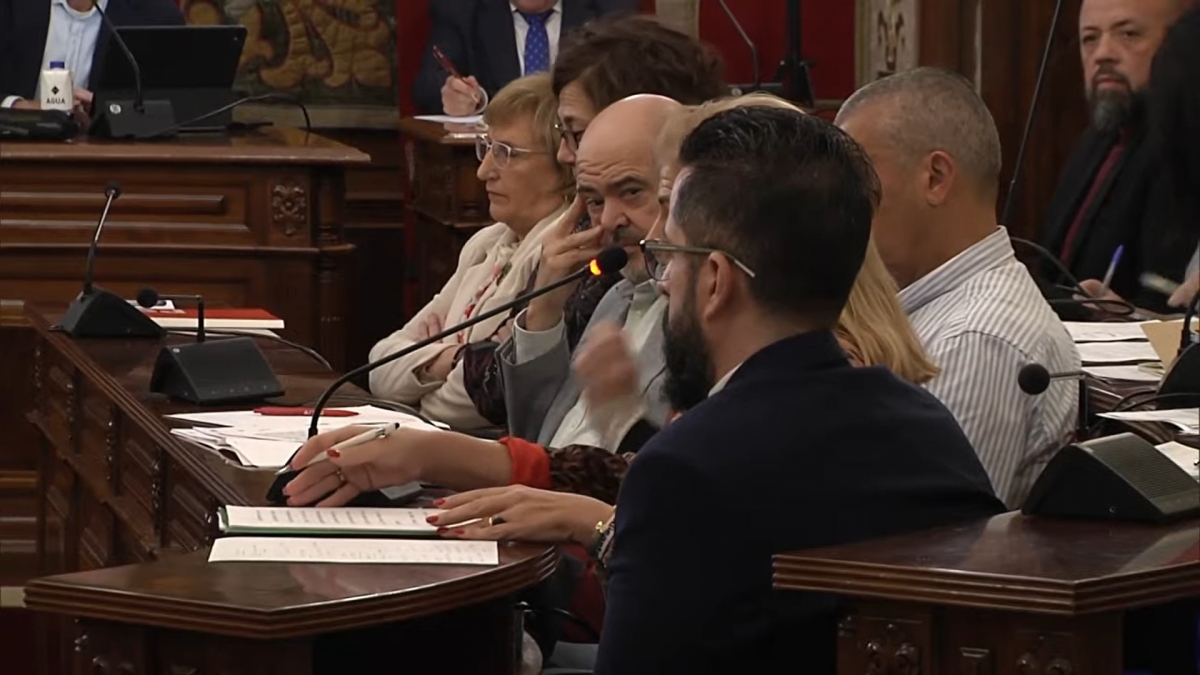 Los ediles de Vox, en el pleno.