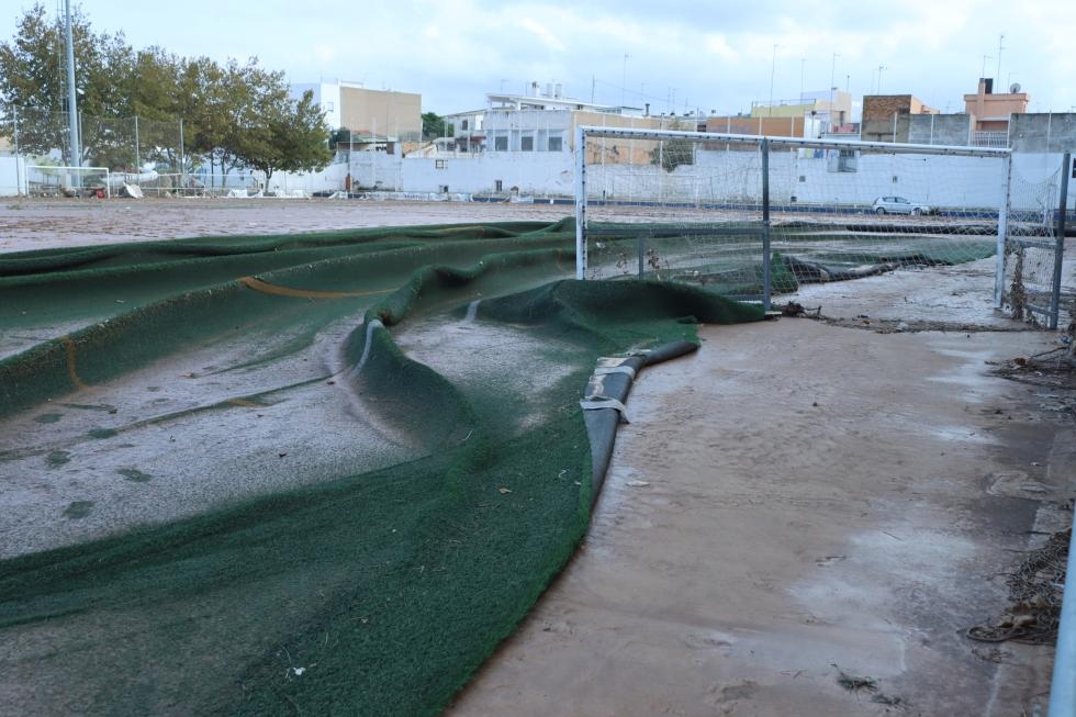 Campo de fútbol en Aldaia, tras el paso de la Dana.