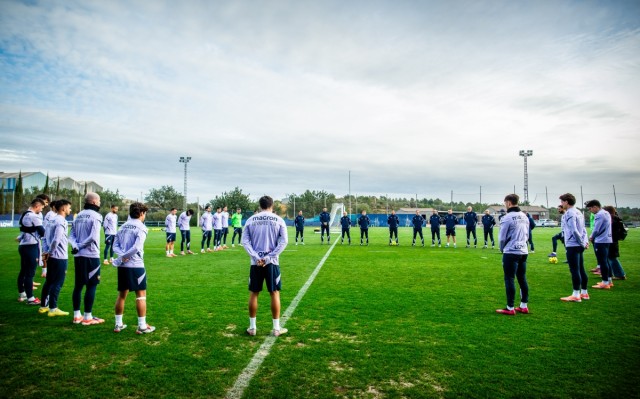 Luís Castro dirige su primer entrenamiento con el Levante