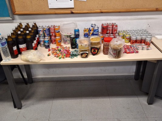 La Policía desmantela dos puntos de venta ambulante de comida y bebida en el Tossal de Alicante