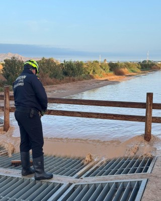 Alerta en Los Alcázares por riesgo de desbordamiento en la Rambla de las Colonias