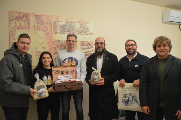 La Joventut Antoniana de Vila-real cede al Archivo Municipal cartas a Reyes Magos como parte de la memoria colectiva