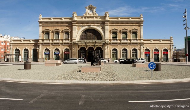 Despierta CT entrega 12.000 firmas para exigir la vuelta del tren Cartagena–Madrid por Chinchilla