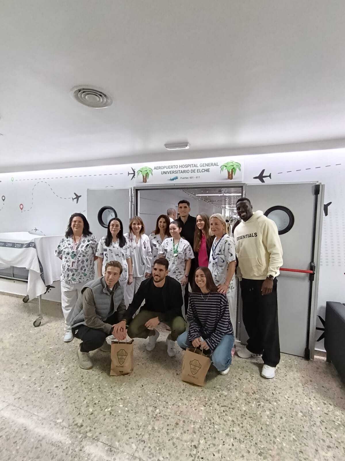 El Elche CF trata de hacer más llevadero a los más pequeños su ingreso en el hospital