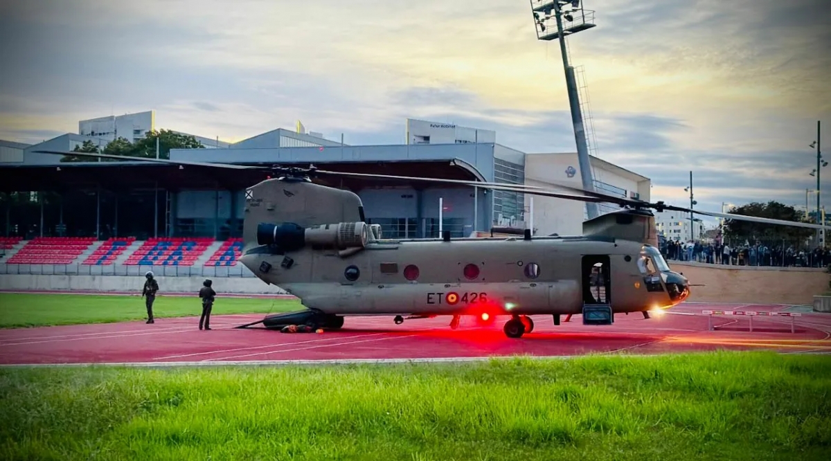 Maquinaria de trabajo por la Dana en las pistas de atletismo de Torrent.