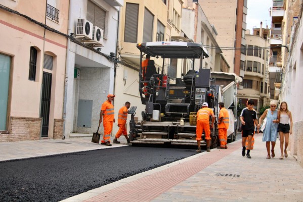 Obras de la Zona de Bajas Emisiones: Castelló inicia el asfaltado de las calles Luis Vives y Temprado

