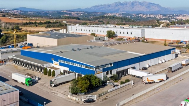 Greymile, del grupo Lar, adquiere dos naves logísticas de frío, una de ellas en Riba-roja