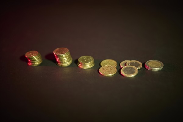 El euro baja en el penúltimo día del año a 1,1750 dólares tras caer un 0,18 %