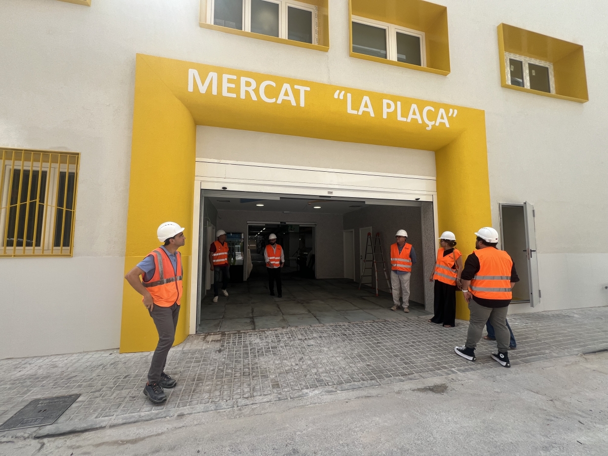 Novelda solo “coloca” dos de los 20 puestos libres del mercado tras invertir 5 millones en su restauración