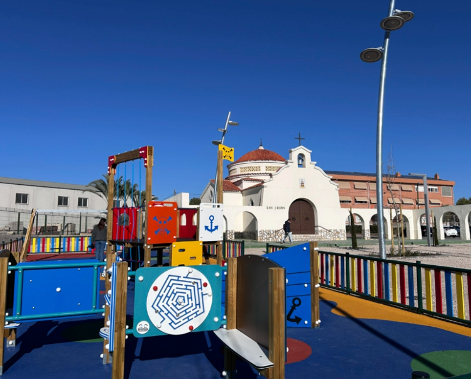 Elche invertirá casi 100.000 euros en renovación de juegos infantiles en casco urbano y pedanías