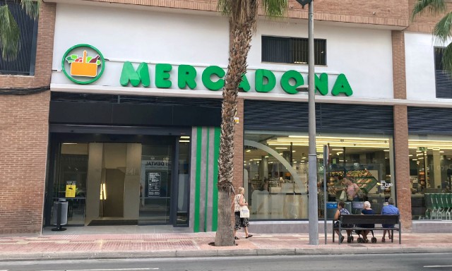 Mercadona avanza en su 'plan renove' y reestrena dos supermercados en Alicante y San Vicente