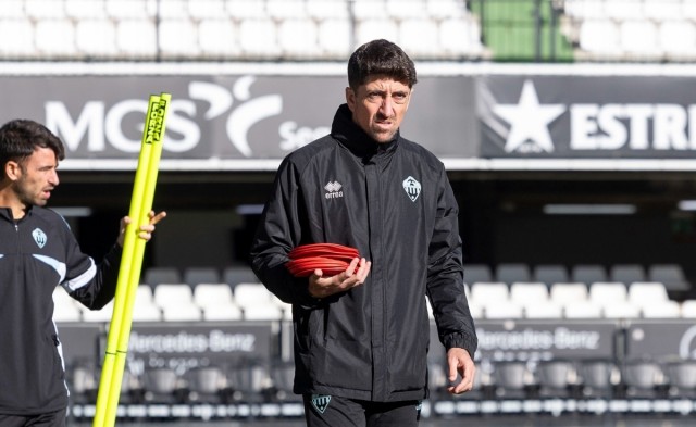 Pablo Hernández, del banquillo de Tercera RFEF a luchar por subir a Primera División