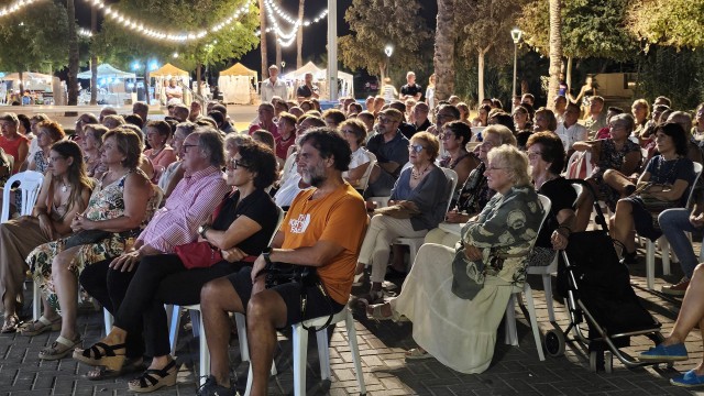 Más de 20.000 personas han visitado el mercado de artesanía 'Estiu al riu' de la Vila