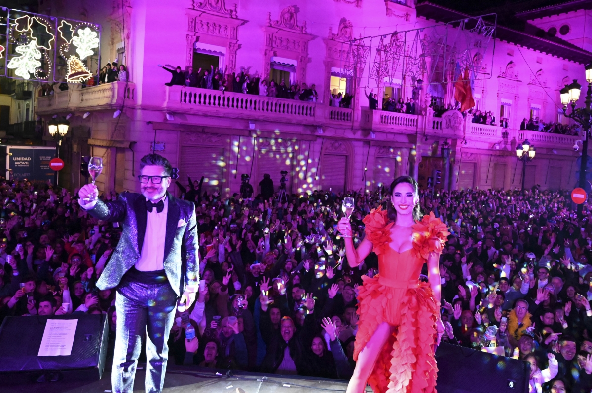 Música, luces láser y fuegos artificiales: Castelló recibe el 2026 con una celebración masiva en la Puerta del Sol