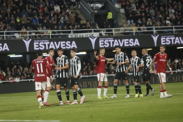 La plantilla del Efesé vale 400.000 euros más en el mercado que la del Murcia en plena lucha por subir 