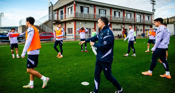 El Levante se aferra a Luís Castro para asaltar el Pizjuán 