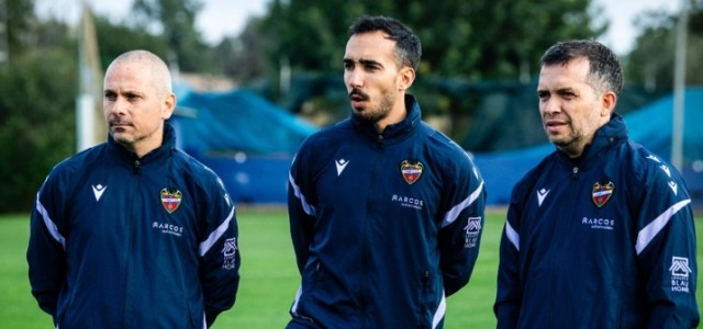 Moreno, Muñiz y Paco López, únicos que debutaron con triunfo en Primera con el Levante