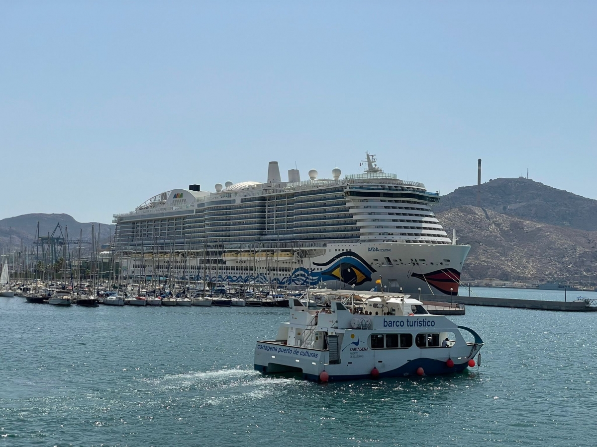 Diez 'ciudades flotantes' de más de 4.000 turistas harán escala en Cartagena este año