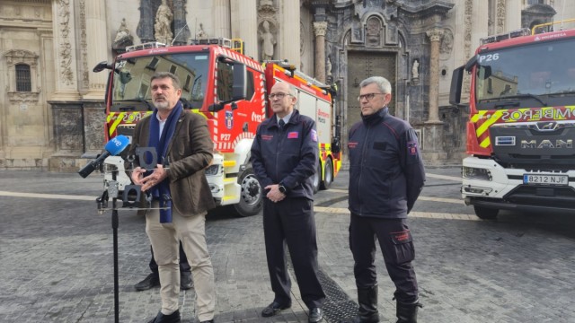 Murcia refuerza el Cuerpo de Bomberos con dos nuevos vehículos de salvamento pesado