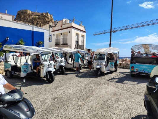 Alicante ataja el descontrol de los 'tuctuc' con la revisión de la ordenanza de tráfico