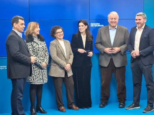 El PP acusa al PSOE de bloquear el Congreso mientras la Región lidera la actividad parlamentaria
