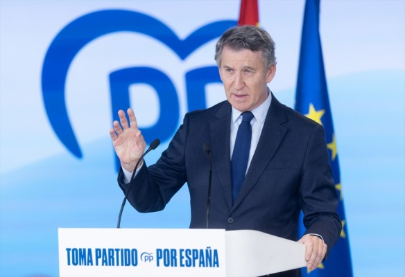 Feijóo manda a la jueza sus mensajes con Mazón el día de la Dana: 
