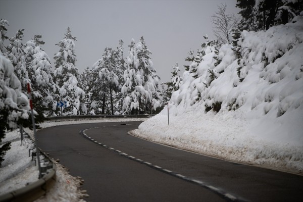 Aemet lanza un aviso por nevadas para este domingo y Protección Civil pide precaución en las carreteras