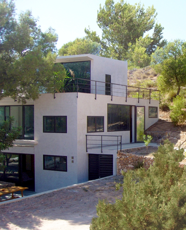 La casa minimalista en Sierra Espuña que creció entre pinos: cuando la arquitectura se funde con la naturaleza