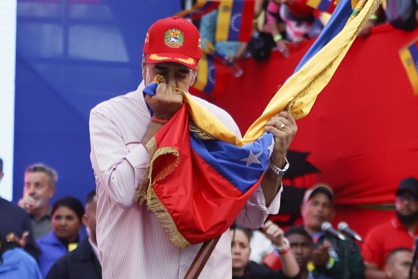 El Gobierno venezolano llama a la calma mientras denuncia una 
